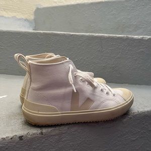 Veja high top sneakers sz 9